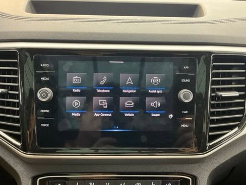 Used 2023 Volkswagen Atlas Cross Sport SE FWD image 11