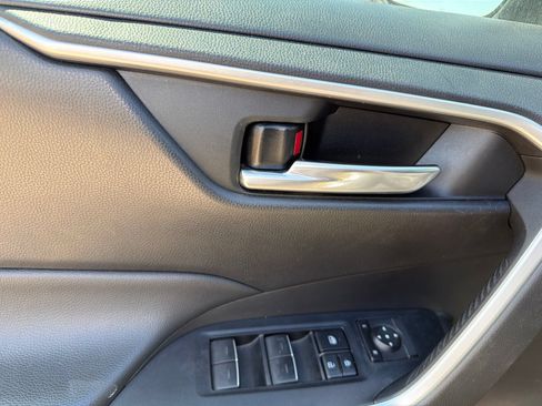 Used 2022 Toyota RAV4 XLE AWD/4WD image 5