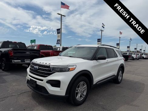 Used 2021 Ford Explorer XLT AWD/4WD image 2