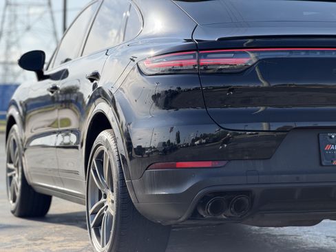 Used 2023 Porsche Cayenne Coupe w/ Premium Package AWD/4WD image 12