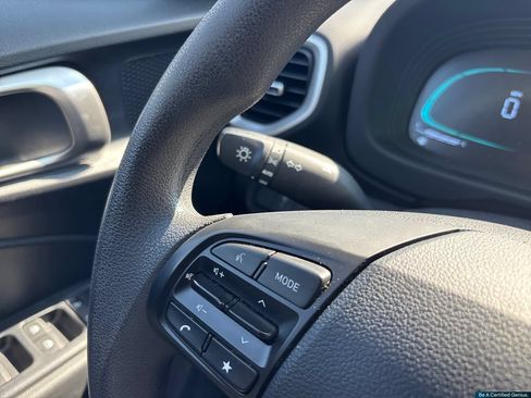 Certified 2023 Hyundai Venue SE FWD image 46