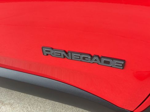 Used 2020 Jeep Renegade Altitude FWD image 6