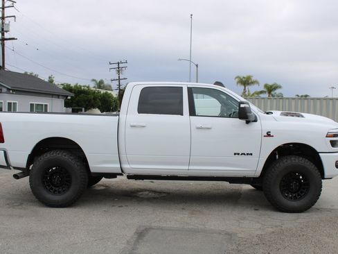 New 2026 RAM 2500 Laramie AWD/4WD image 4