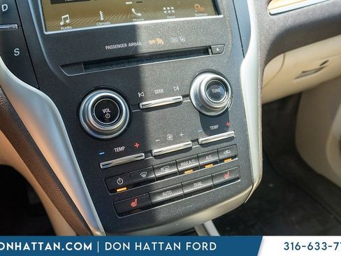 Used 2017 Lincoln MKC Select w/ Lincoln MKC Climate Package FWD image 9
