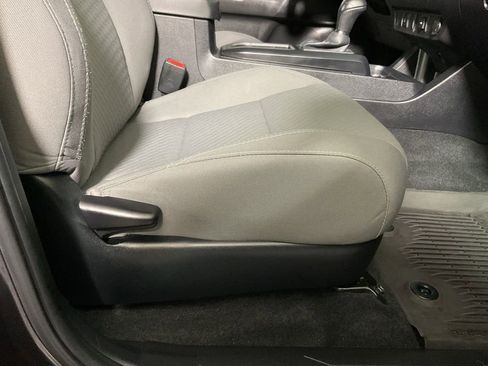 Used 2022 Toyota Tacoma SR AWD/4WD image 35
