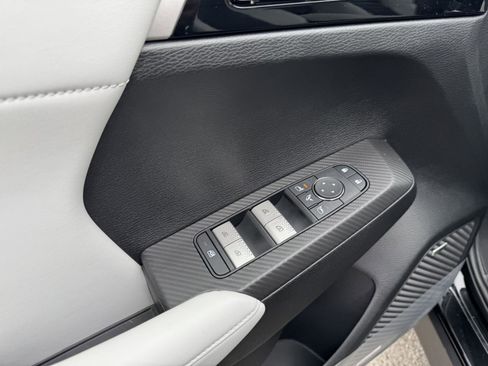 New 2025 Mitsubishi Outlander SE image 8