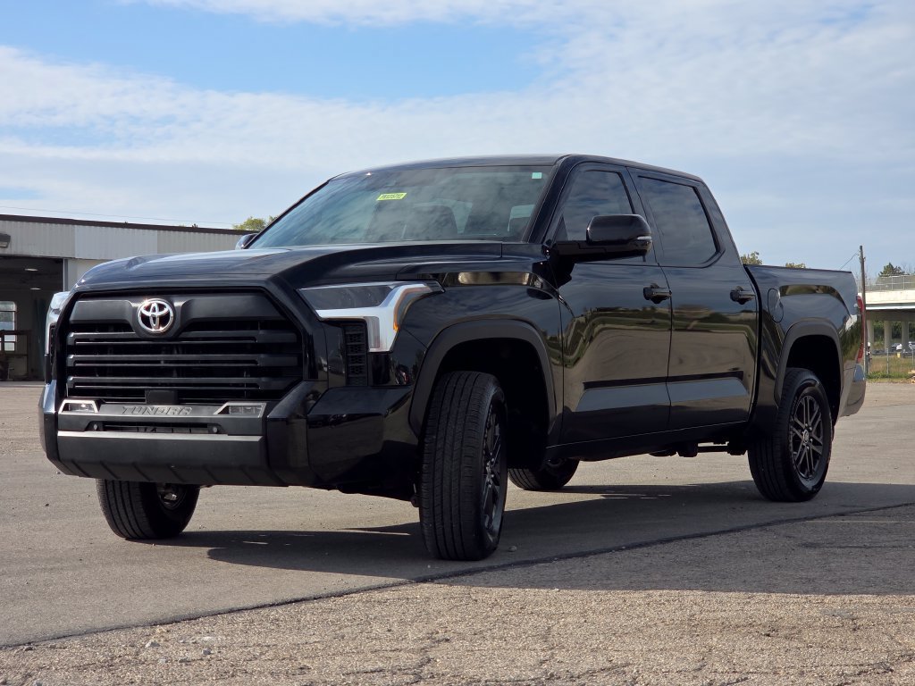 Used 2023 Toyota Tundra SR5 w/ SR5 Convenience Package AWD/4WD image 18