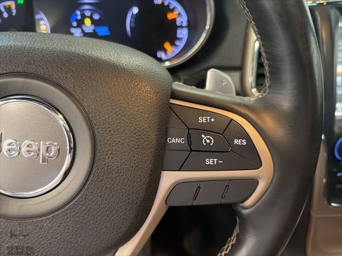 Used 2017 Jeep Grand Cherokee Limited image 24