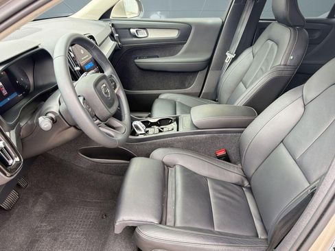 Certified 2024 Volvo XC40 B5 Plus w/ Protection Package Premier AWD/4WD image 5