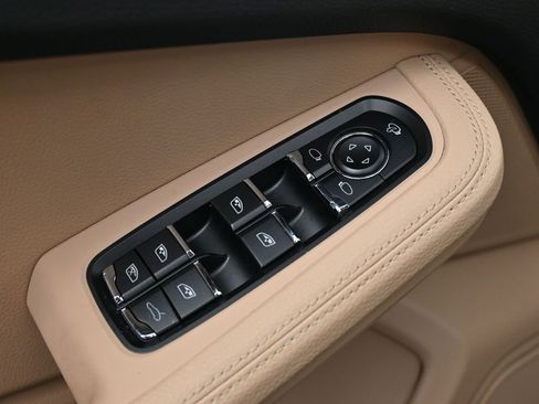 Certified 2026 Porsche Macan AWD/4WD image 19