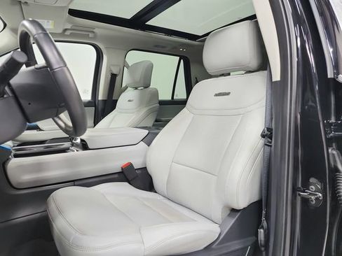 Used 2025 Ford Expedition Platinum w/ Driver's Package AWD/4WD image 19