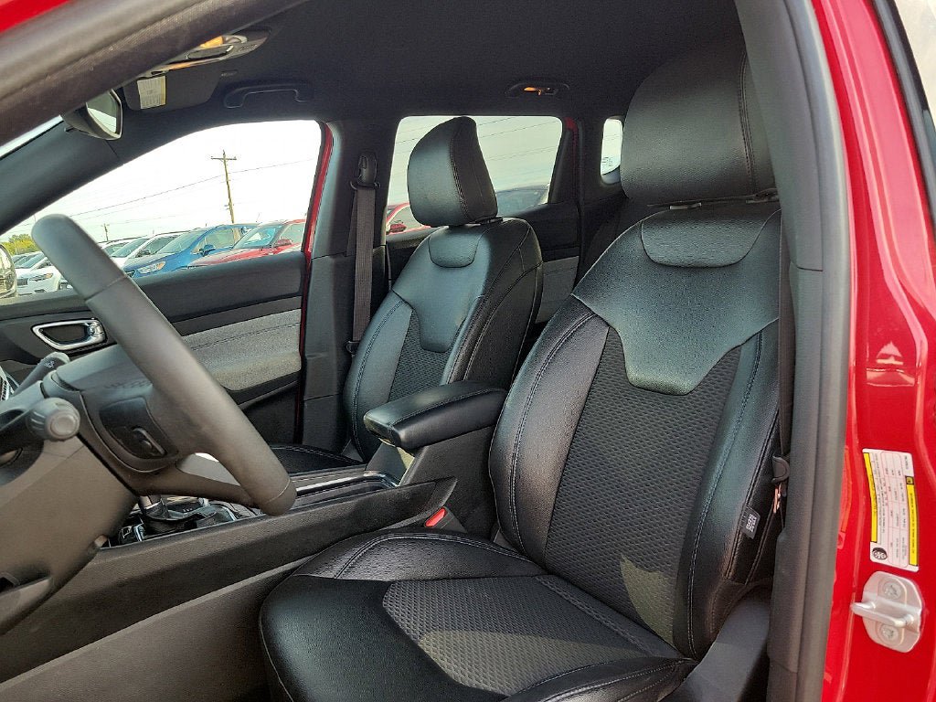 Used 2024 Jeep Compass Latitude AWD/4WD image 11