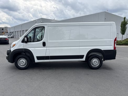 Used 2025 RAM ProMaster 2500 w/ Convenience Group FWD image 6