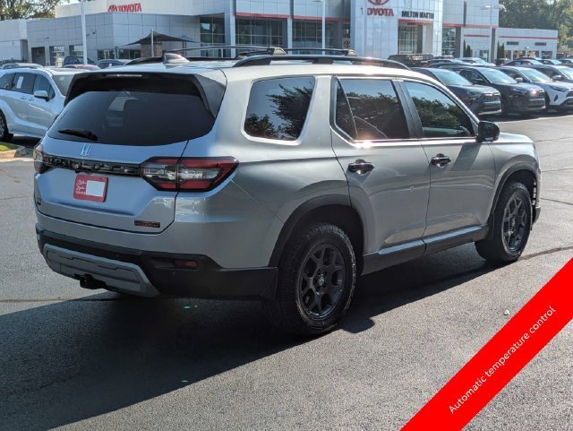 Used 2025 Honda Pilot TrailSport image 4
