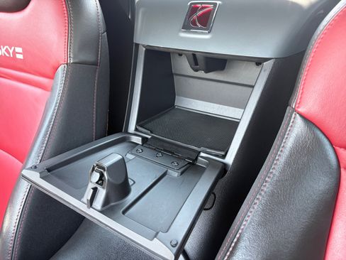 Used 2009 Saturn Sky Red Line RWD image 15