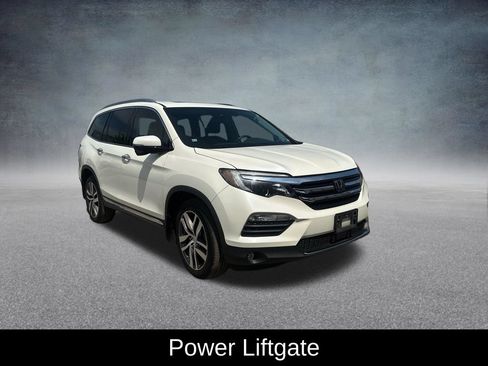 Used 2017 Honda Pilot Touring image 8
