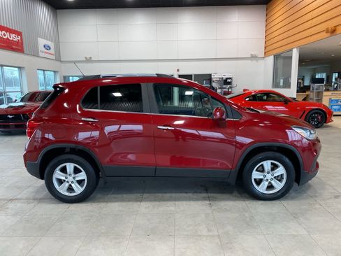 Used 2020 Chevrolet Trax LT w/ Driver Confidence Package image 6