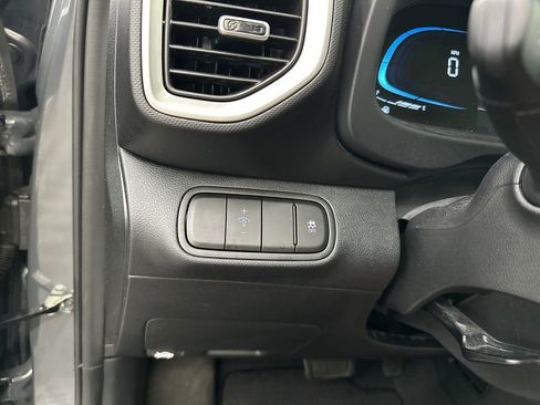 Used 2026 Hyundai Venue SEL FWD image 32