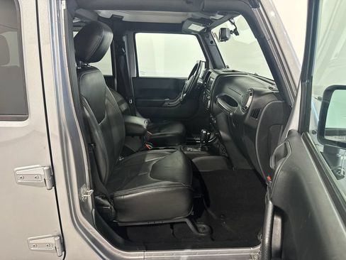 Used 2018 Jeep Wrangler Unlimited Sahara AWD/4WD image 21