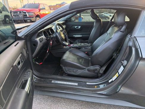 Used 2020 Ford Mustang Premium image 5