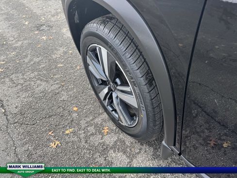 Used 2022 Nissan Rogue Platinum w/ Head-Up Display Package image 27