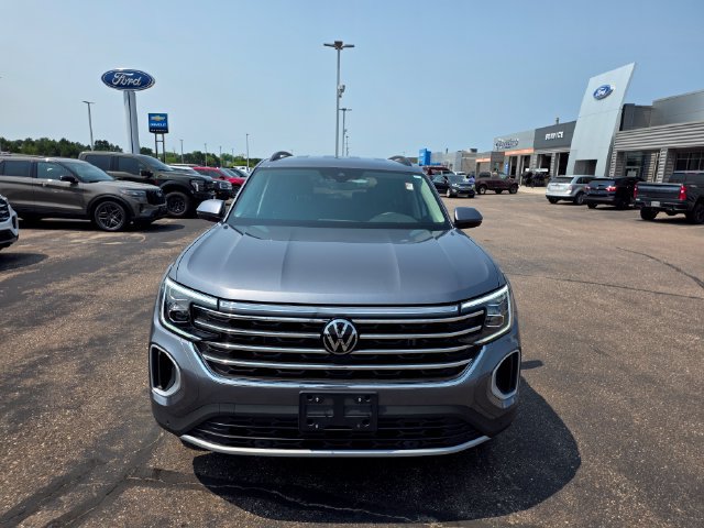 Used 2024 Volkswagen Atlas SE AWD/4WD image 2