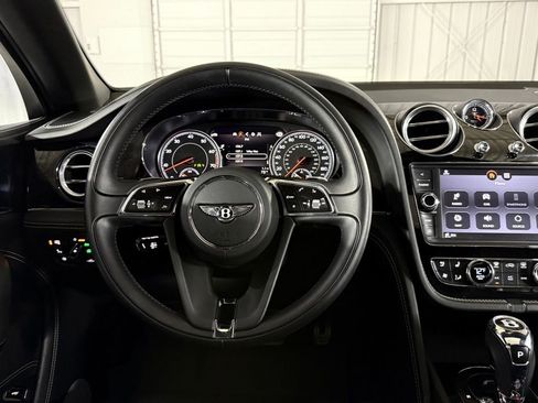 Used 2017 Bentley Bentayga AWD/4WD image 46