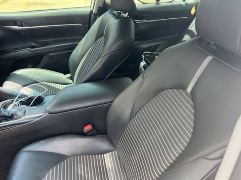 Used 2020 Toyota Camry SE FWD image 3