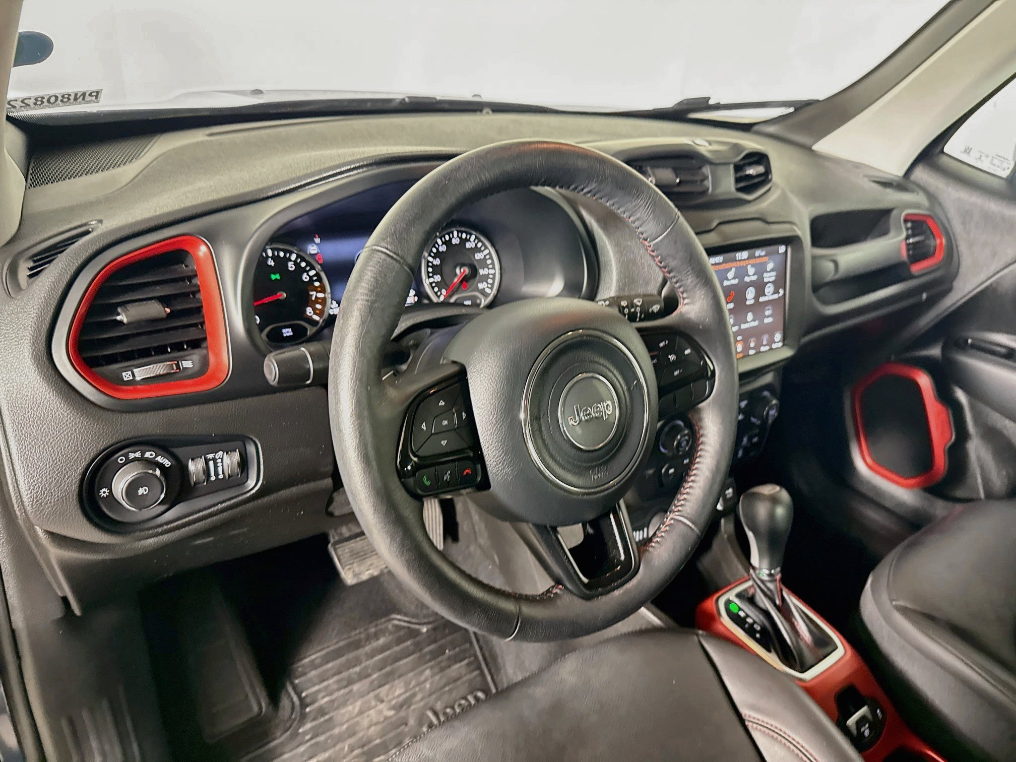 Used 2022 Jeep Renegade Trailhawk AWD/4WD image 8