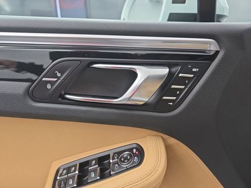 Used 2018 Porsche Macan S image 25