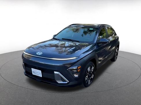 Used 2025 Hyundai Kona SEL image 7