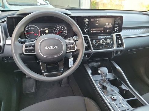 Certified 2023 Kia Sorento LX AWD/4WD image 21
