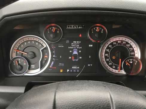 Used 2019 RAM 1500 Classic SLT w/ SLT Plus D←cor Group AWD/4WD image 2