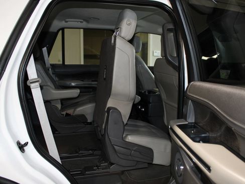 Used 2018 Ford Expedition Limited w/ Driver Assistance Package RWD image 43