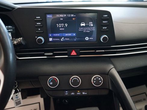 Used 2021 Hyundai Elantra SE FWD image 7