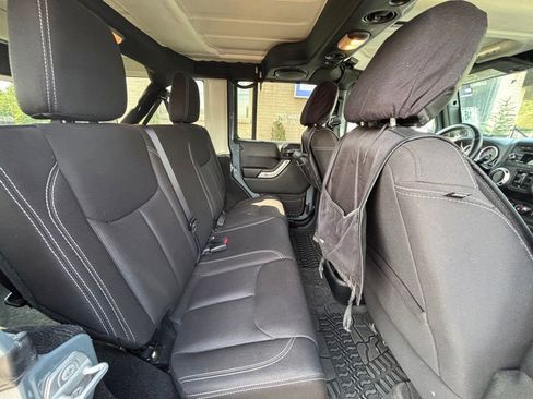 Used 2014 Jeep Wrangler Unlimited Sahara w/ Connectivity Group AWD/4WD image 18