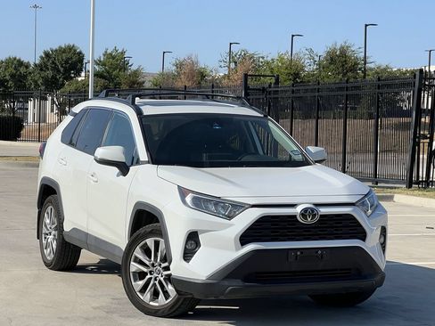 Used 2021 Toyota RAV4 XLE Premium FWD image 2