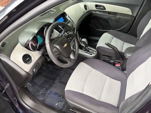Used 2014 Chevrolet Cruze LS FWD image 23