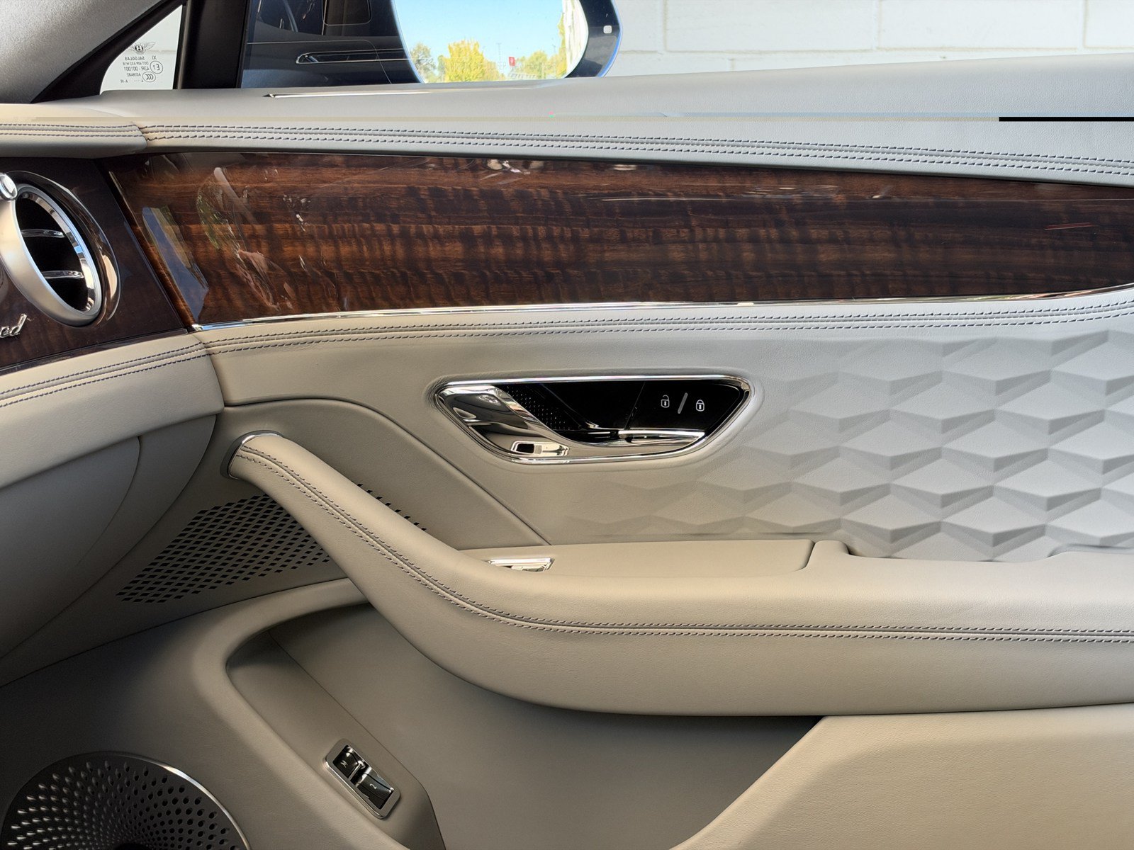 Certified 2025 Bentley Flying Spur Plug-In Hybrid AWD/4WD image 34