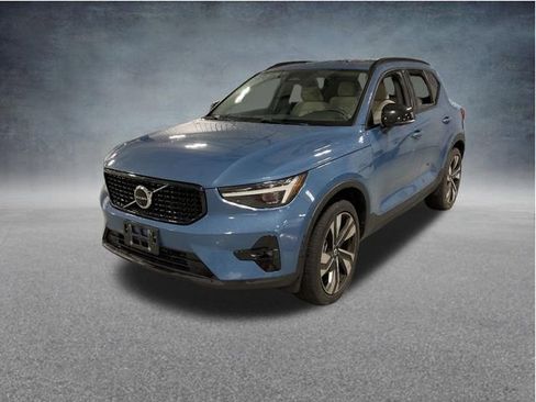 Used 2023 Volvo XC40 B5 Ultimate w/ Protection Package Premier AWD/4WD image 4