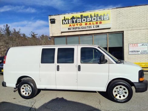 Used 2011 Chevrolet Express 1500 image 1
