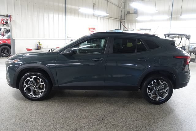 Used 2025 Chevrolet Trax LT FWD image 4