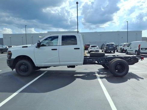 New 2025 RAM 3500 Tradesman AWD/4WD image 3