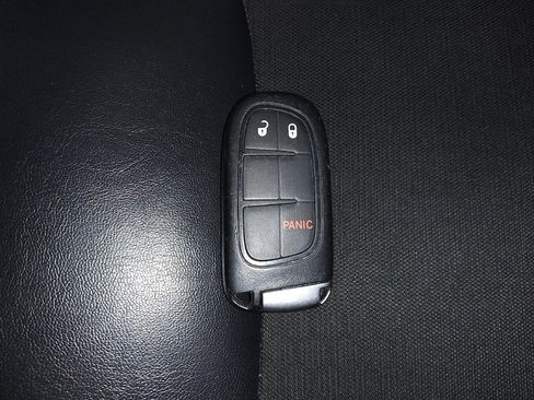 Used 2019 Jeep Cherokee Latitude Plus FWD image 32
