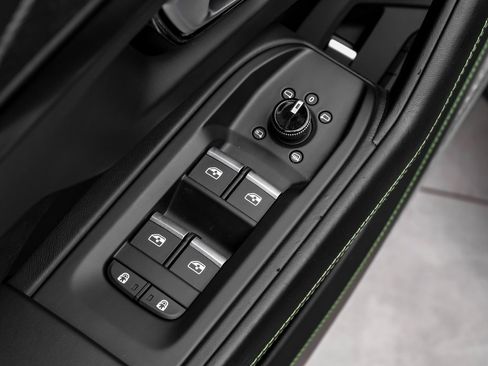 Used 2021 Lamborghini Urus image 22