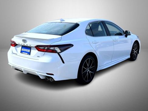 Used 2024 Toyota Camry SE image 5