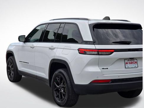 Used 2024 Jeep Grand Cherokee Altitude AWD/4WD image 49