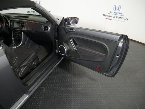 Used 2019 Volkswagen Beetle 2.0T SE image 7