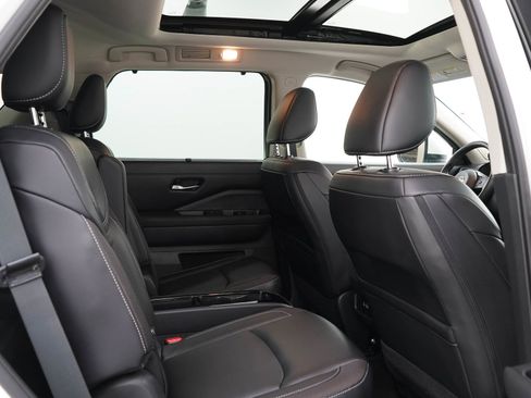 Used 2023 Nissan Pathfinder SL w/ SL Premium Package AWD/4WD image 14