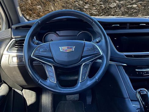 Used 2020 Cadillac XT5 Premium Luxury image 5